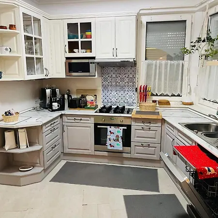 Klebi's Apartmanhaz 20 Balatonfoldvar
