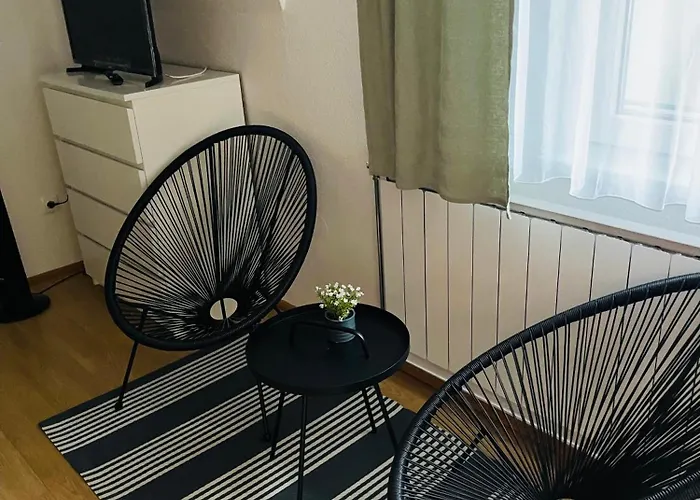 Klebi's Apartmanhaz 20 아파트 *